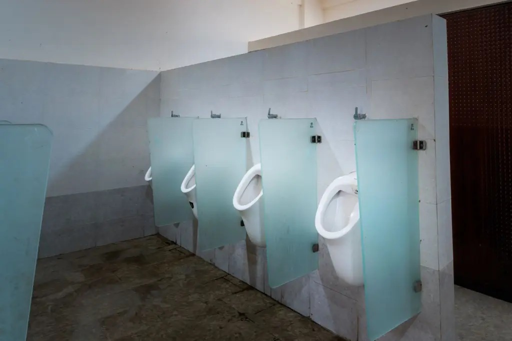 Clean boys washroom facility at SIPS